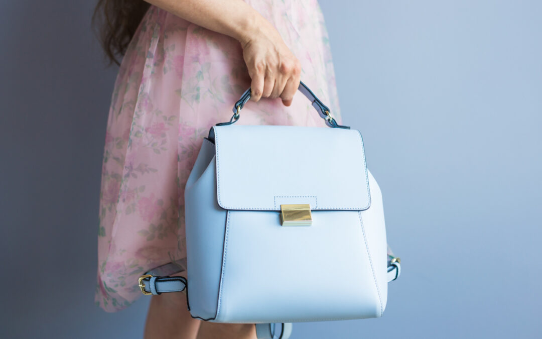 Plecak do sukienki? Tak, ale… zasady łączenia plecaka z bardziej kobiecymi stylizacjami